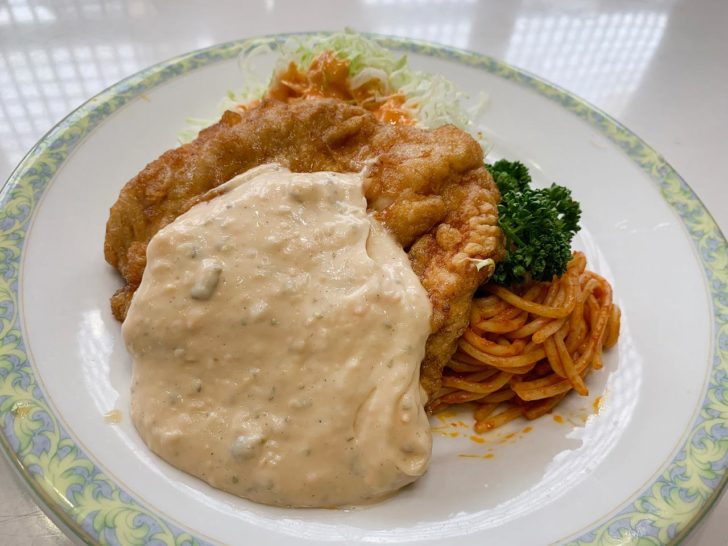 写真は宮崎おぐらのチキン南蛮
