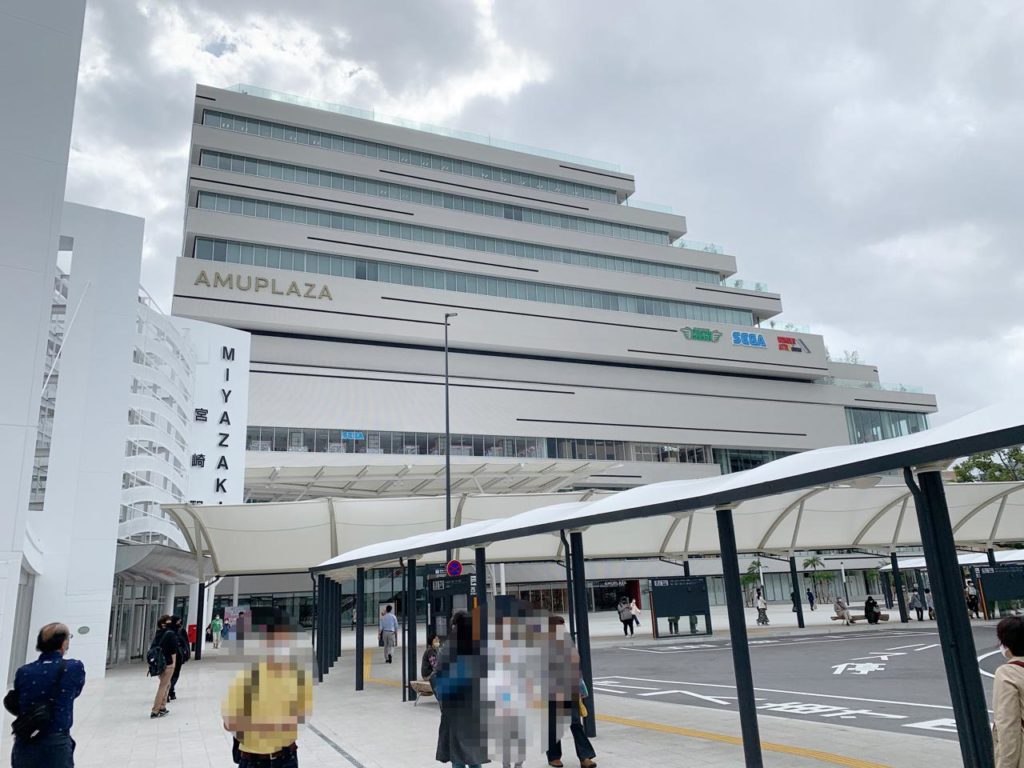 アミュプラザ宮崎と宮崎駅