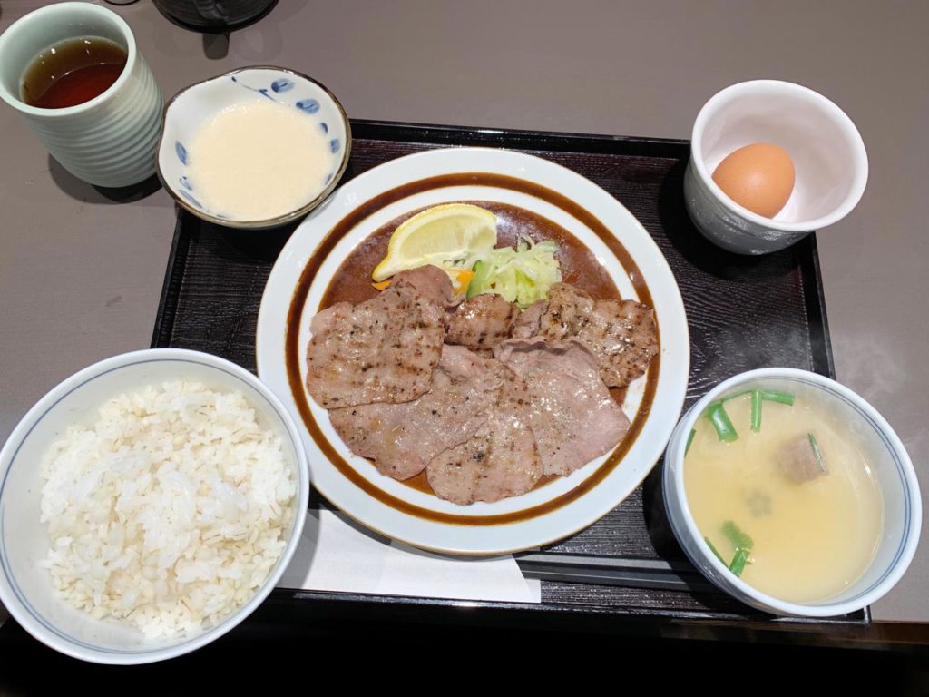 宮崎駅たんや牛たん麦とろ定食