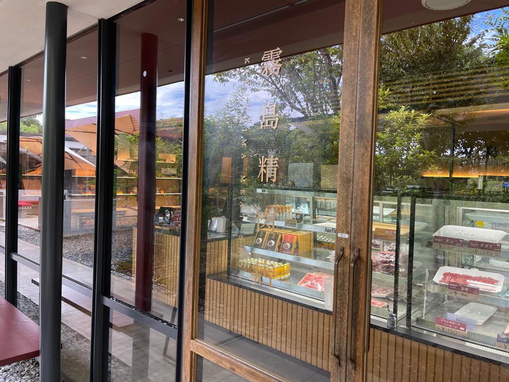 宮崎の自然が育んだ絶品和牛を味わうなら、霧島精肉店の「薪焼きレストランThe TERRACE」