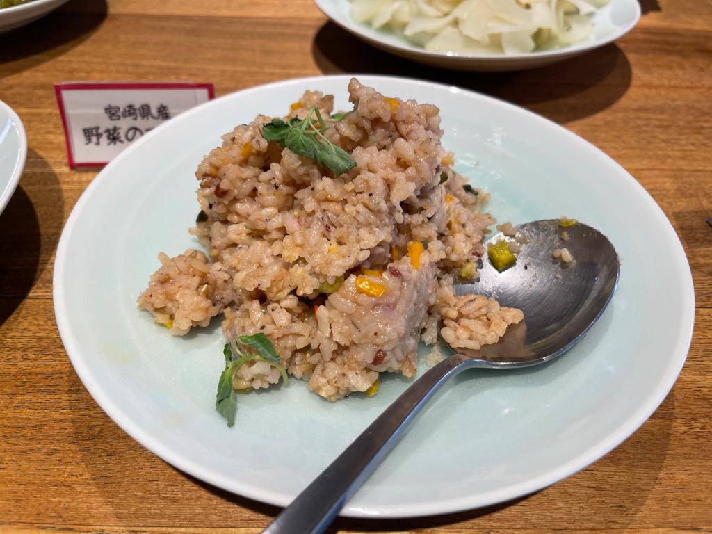 宮崎の自然が育んだ絶品和牛を味わうなら、霧島精肉店の「薪焼きレストランThe TERRACE」