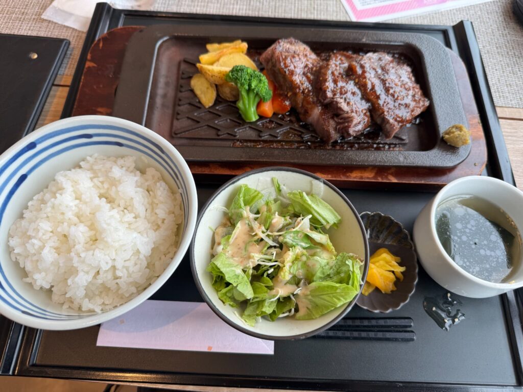 齋藤牧場食べ比べステーキ写真