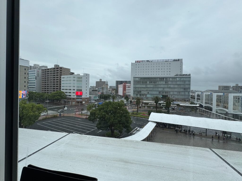 齋藤牧場アミュプラザみやざき店窓からの風景写真