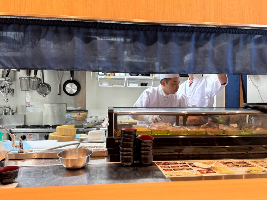 本まぐろ 鷹島 宮崎店アミュプラザみやざき店厨房の様子