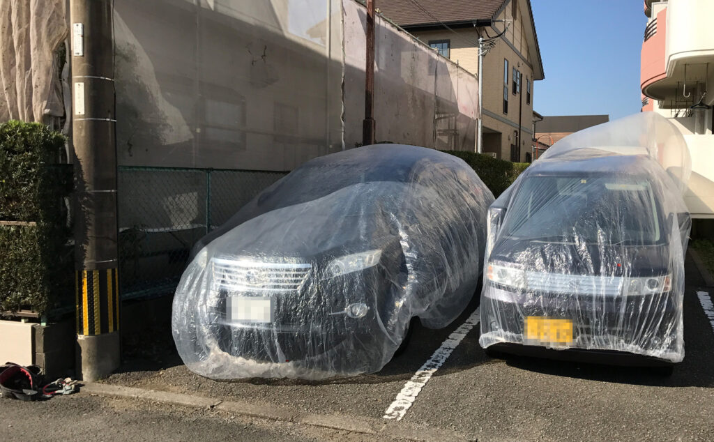 塗る作業だけでなく、養生や周囲への配慮も大切です